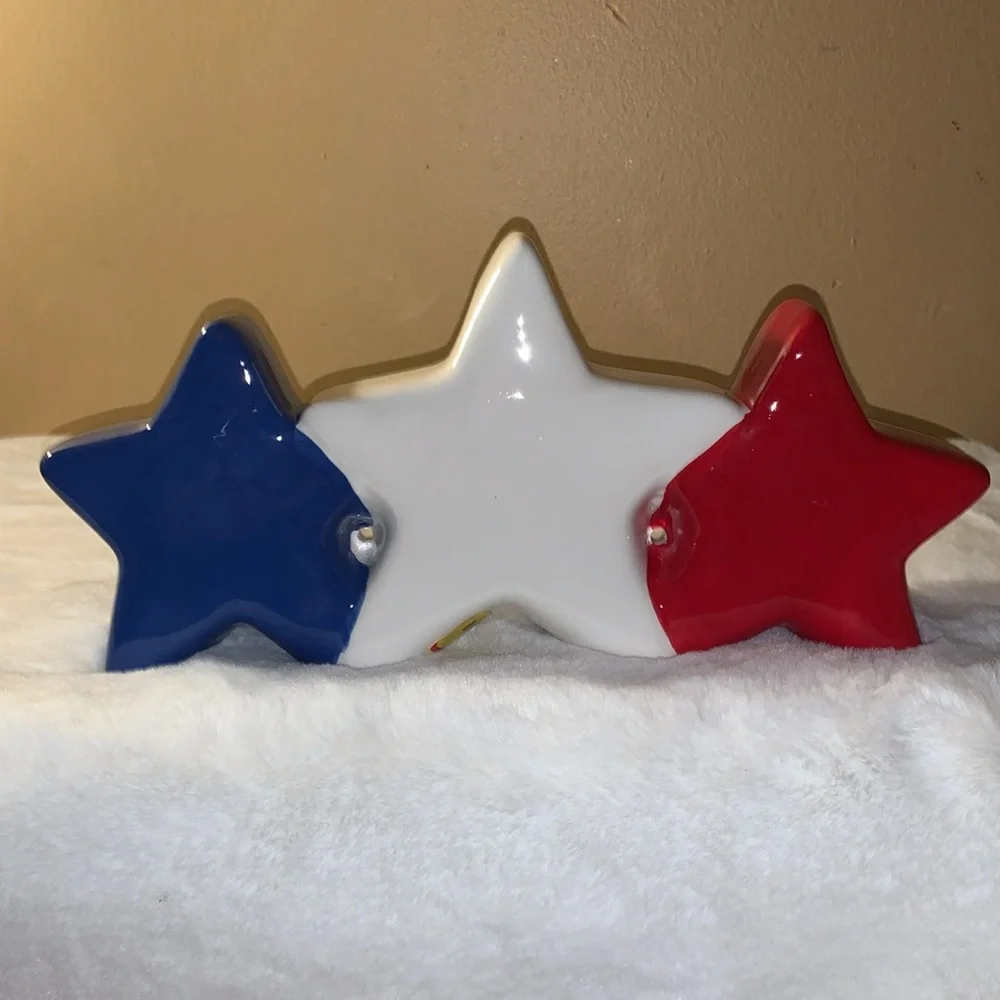 🪻 Rae Dunn Artisan Collection Red, White, Blue Star Decor America USA NWOT - Picture 2 of 9